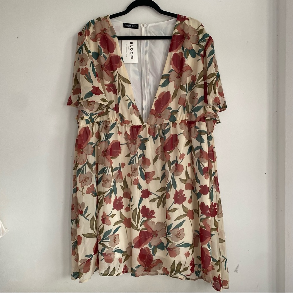 NEW PLUS Floral Plunge Neck Dress 2X or 20